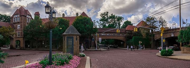 Station Square 1